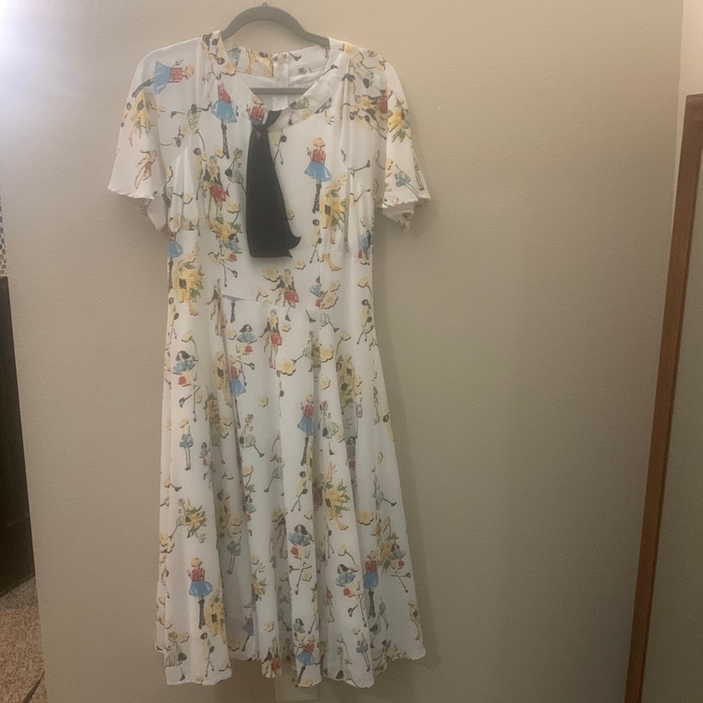 Unique Vintage L dress white w/woman print